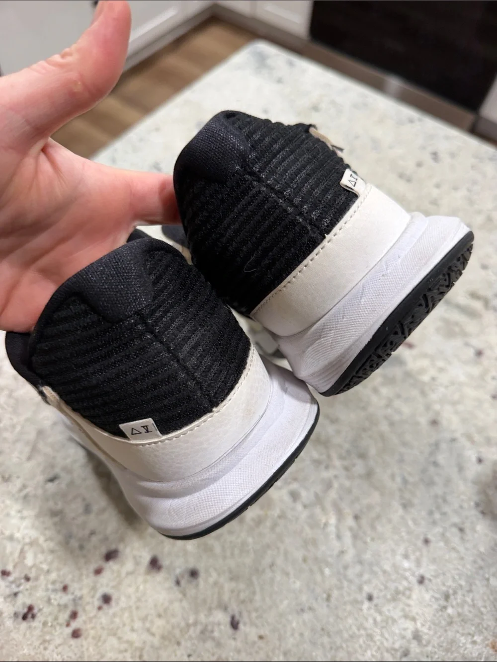 Nike Kyrie Low 5 TB Sneakers Black White Cream Size 6.5 Mens